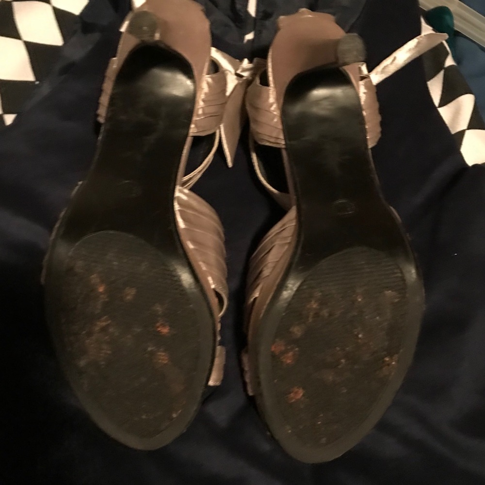 Silver heels - Picture 3 of 4